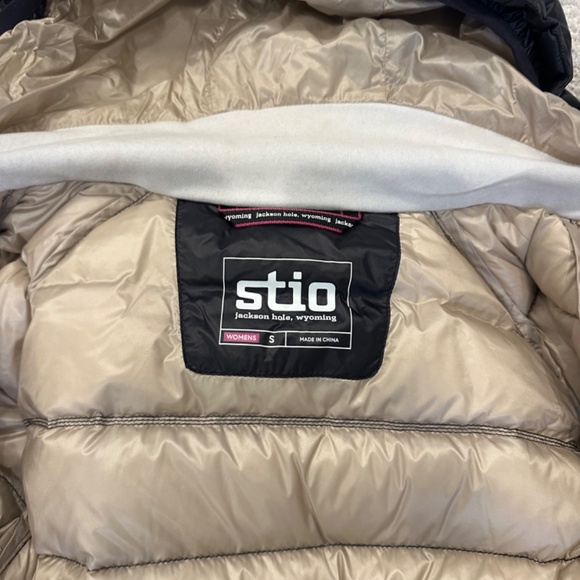 STIO Hometown Down Parka Black Size Small - Picture 3 of 7